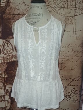 Sleeveless White Embroidered Peplum Top - Classic Women's Tank